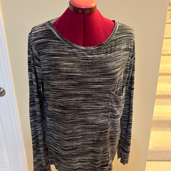 Mottled black and whit BCBG top - Picture 2 of 5
